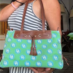 AS NEW🔥AUTHENTIC DOONEY & BOURKE Leather/signature canvas zip top Shoulder